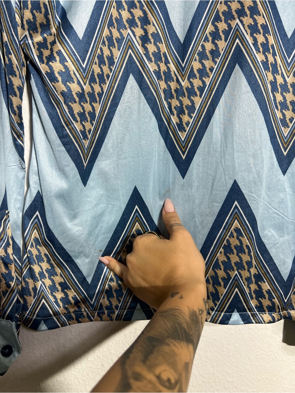 ROLAND • vintage 1970s blue and gold geometric patterned silk shirt - Picture 5 of 8